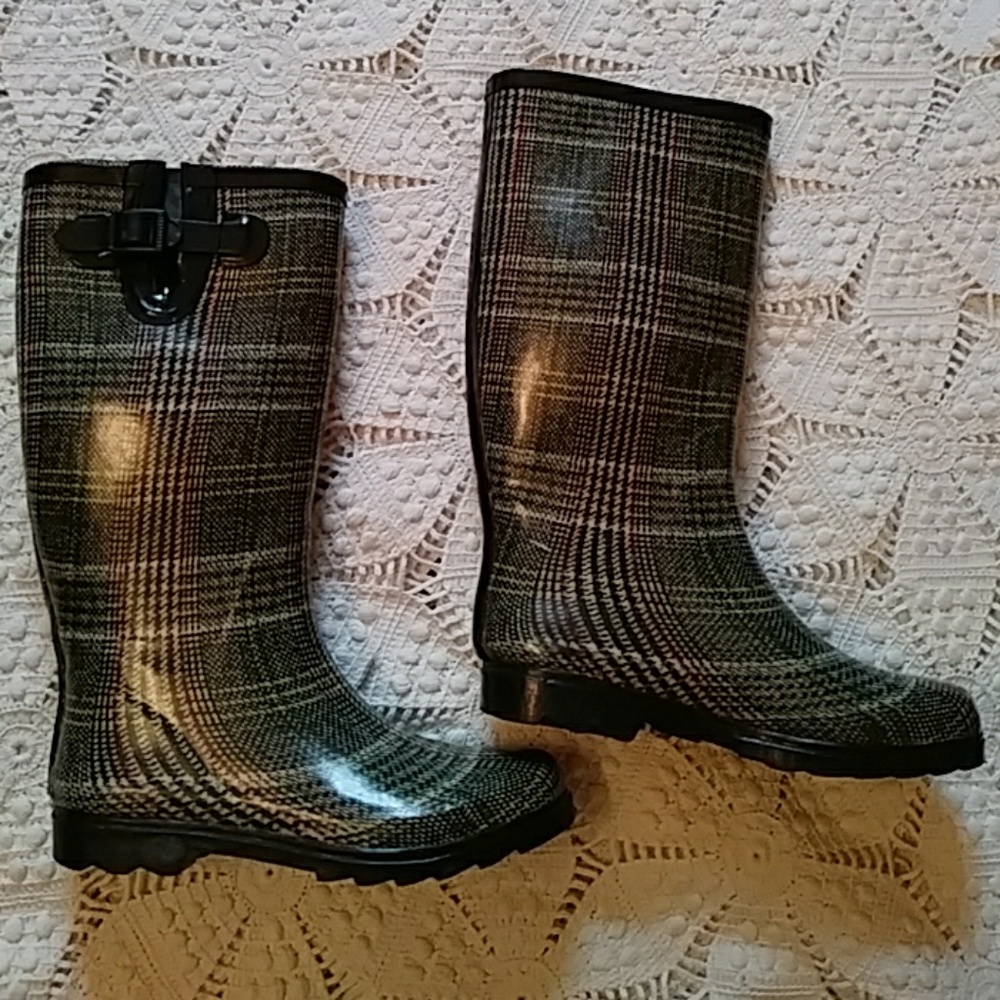 Henry Ferrara plaid rain boots-sz 8